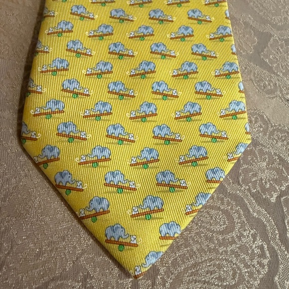 Salvatore Ferragamo Mens Elephant Print Yellow Silk Tie - Picture 4 of 5